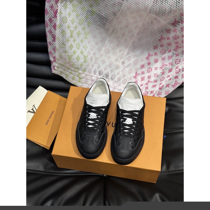 l**is V*t*n sneakers